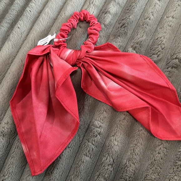 Free People Hair Scrunchie with Long Tie NEW - Picture 3 of 3